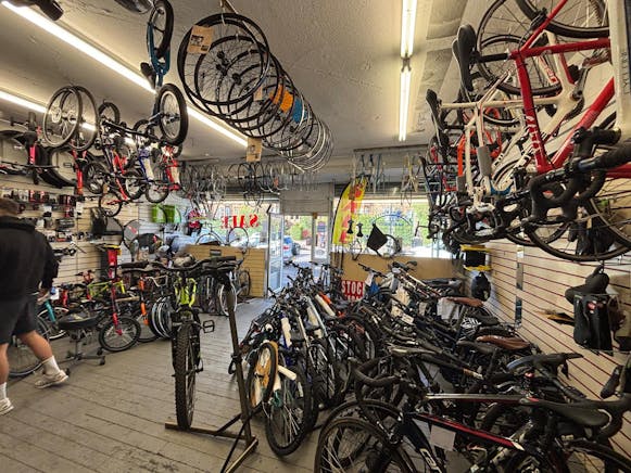 681 Clarkston Road, Glasgow, Retail To Let - PHOTO-2026-03-25-06-59-31 3.jpg