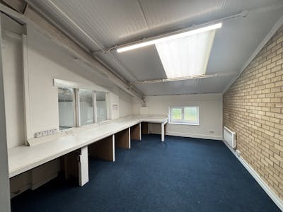 Unit 9, Ynyswen Industrial Estate, Treorchy, Industrial To Let - IMG_2476.jpg