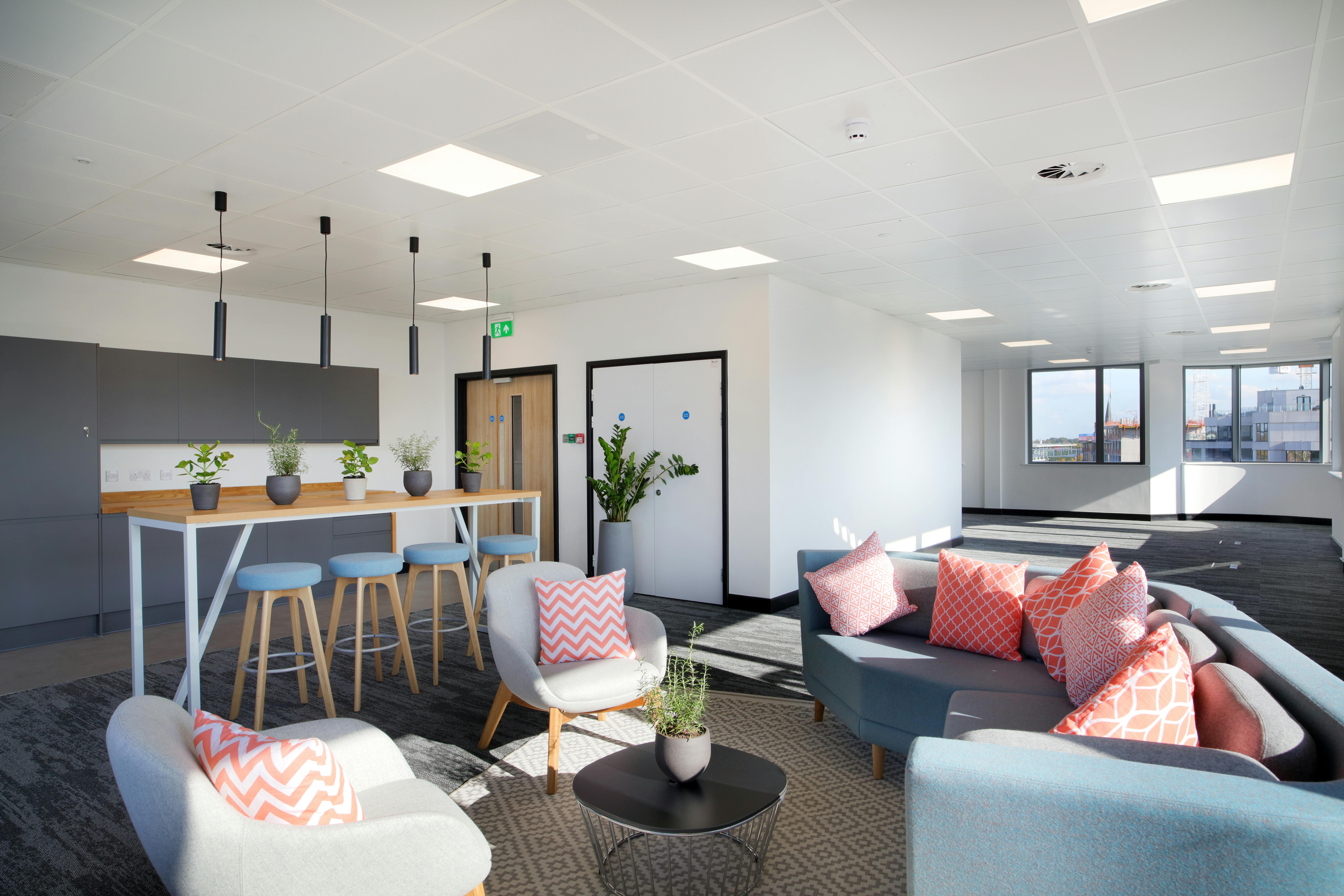 Office in Slough - photo 4