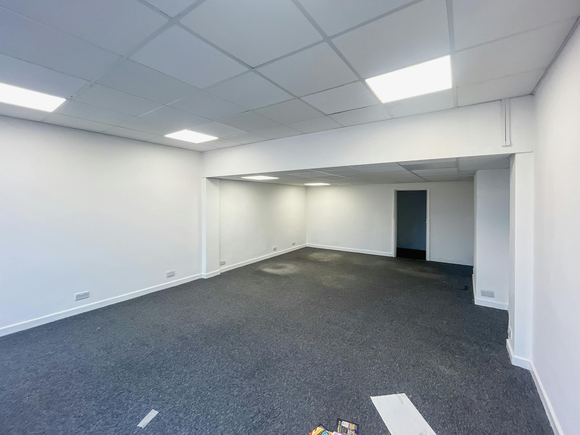 Retail/Shop in Ferndown - photo 2