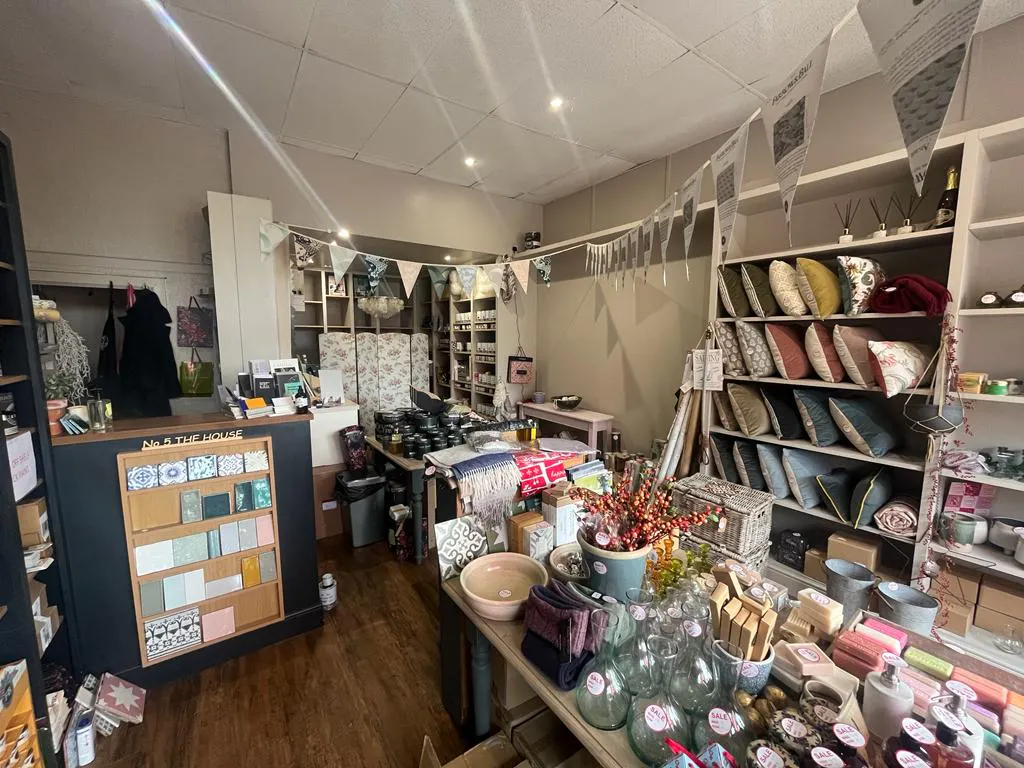 5 East King Street, Helensburgh, Retail To Let - 5 East King Street