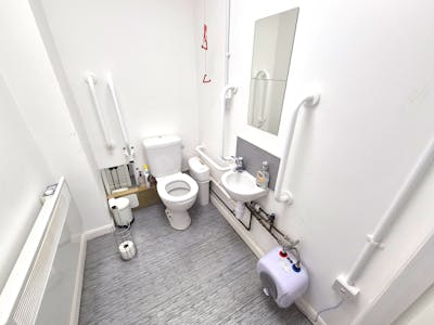 386 Buxton Road, Stockport, Office / Retail To Let - 20250717_123554.jpg