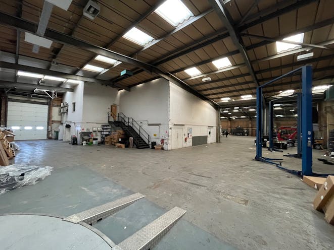 Units 8 & 9 Rose Kiln Lane, Reading, Industrial / Warehouse Lease Assignment - Rose Kiln Lane Trading Estate - 14.jpg