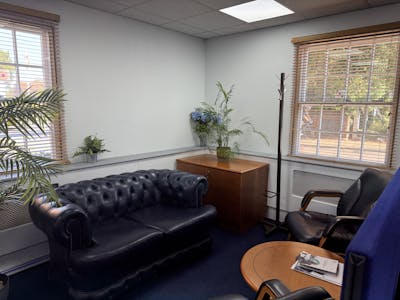 Roman House, Elstree, Office To Let / For Sale - IMG_4674.jpg