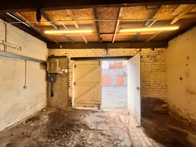 Workshop/Garage 32 Back Regent Place, Harrogate, Industrial For Sale - image00004.jpeg