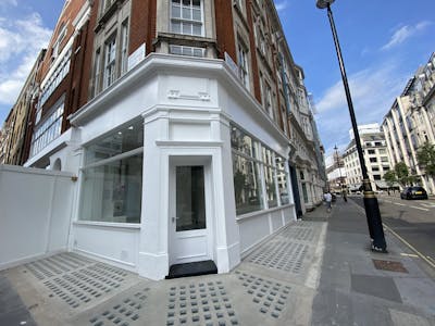 Ground & Lower Ground Floor, 40 Mortimer Street, London, Retail To Let - IMG_0103.jpg