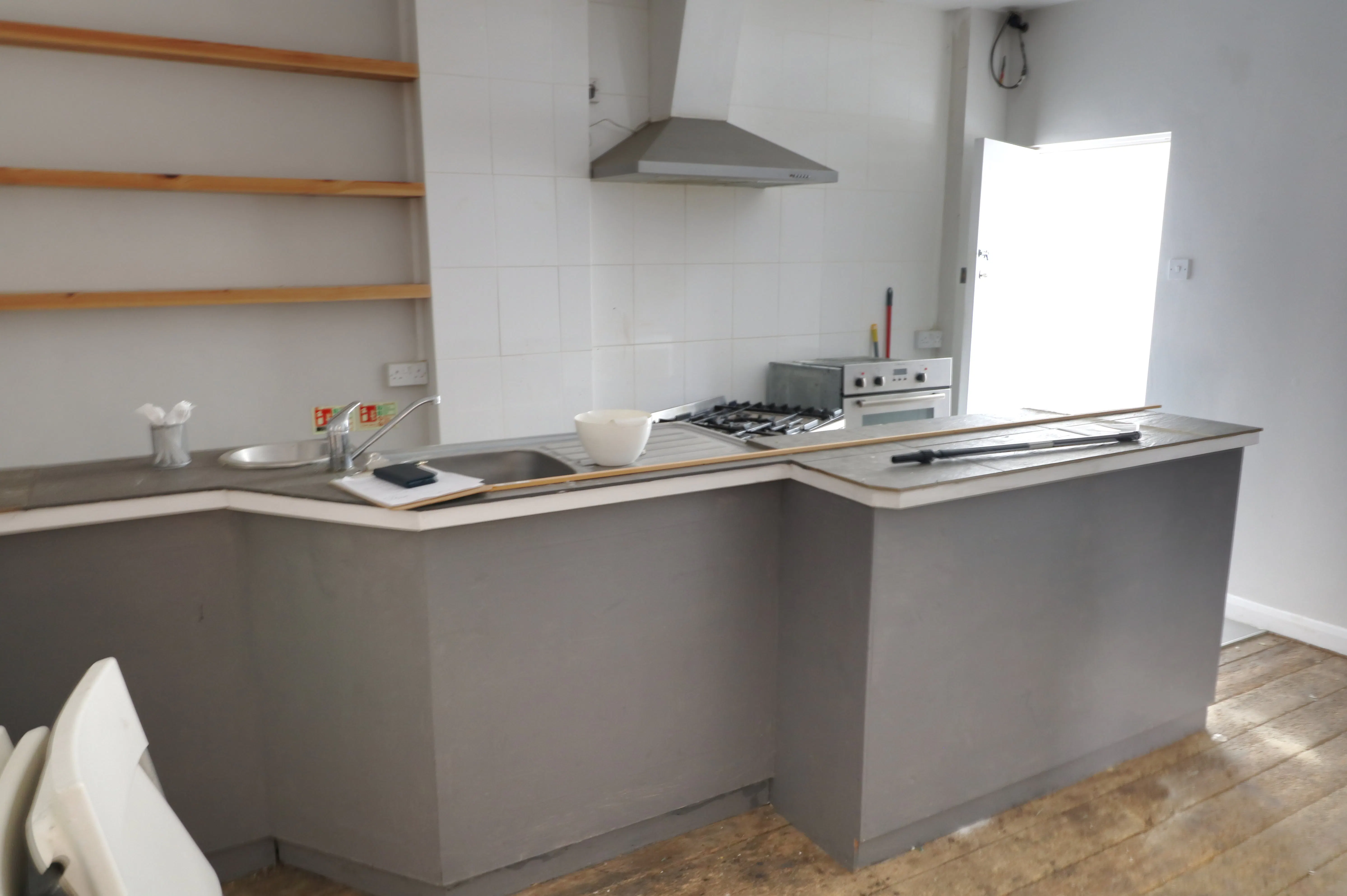 20 West Street, Shoreham-by-Sea, Office / Retail To Let - Kitchen 1.jpg
