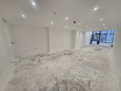 16 Great Underbank, Stockport, Retail To Let - 20251216_140444.jpg