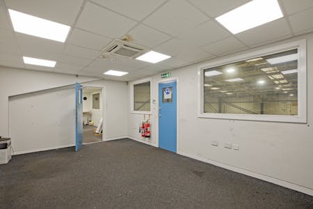 1-3 Riverside Way, Dewsbury, Industrial To Let - IMG_4557.jpg