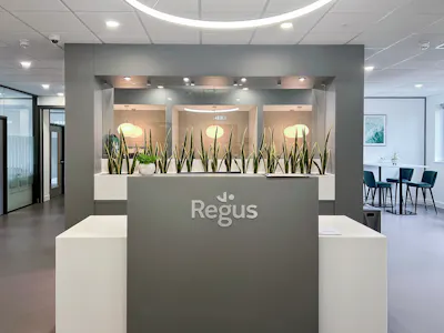 Regus - Leamington Spa, Nicholls House, Warwick, Office To Let - Regus_Leamington Spa_UK_Centre 7855_Reception 1.jpg