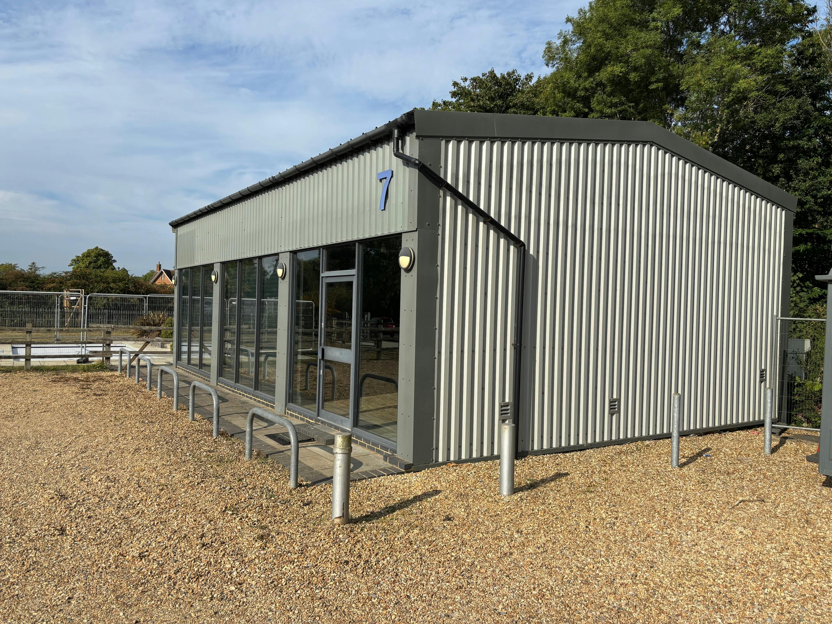 Unit 7, Guildford, Retail To Let - IMG_7060.jpg