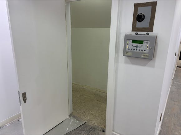 36 High Street, Maidenhead, Retail To Let - IMG_6565.JPEG