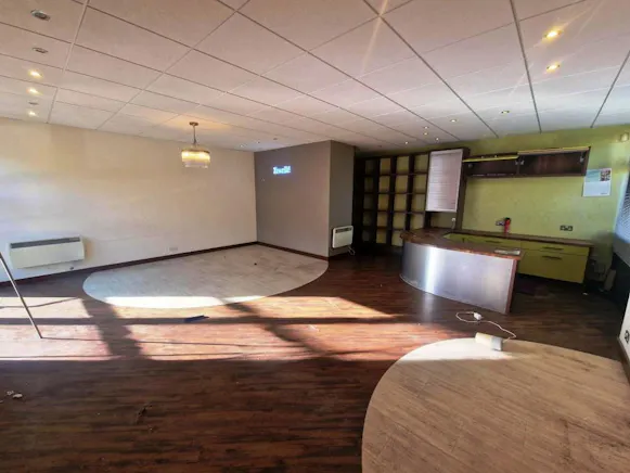 Unit 18 Hassocks Wood Business Centre, Basingstoke, Industrial / Office To Let - 20261016_102928.jpg
