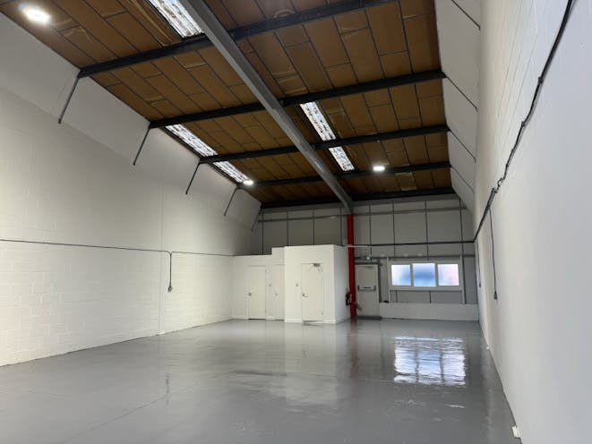 Unit 17, Surbiton, Warehouse & Industrial To Let - IMG_1669.jpg