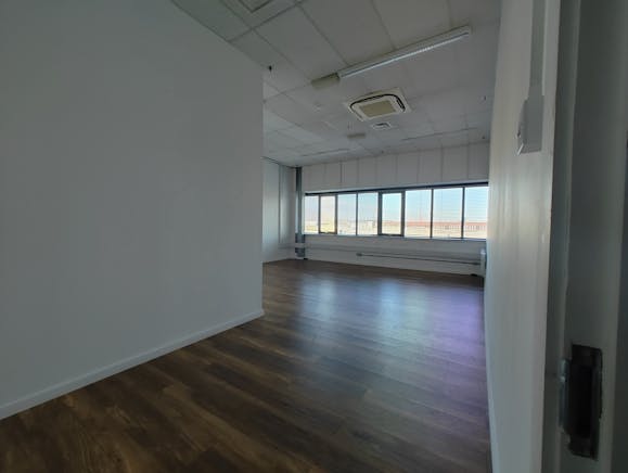 South Warehouse & East Wing, Titan, Park Royal, Industrial / Warehouse To Let - IMG_20240116_130347192.jpg