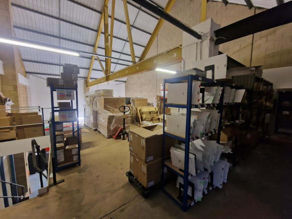 Unit 4 The Rutherford Centre, Basingstoke, Industrial To Let - 20251118_161735  Unit 4.jpg
