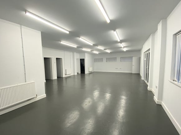 184 Park Street, Luton, Office / Retail To Let - IMG_2040.JPG