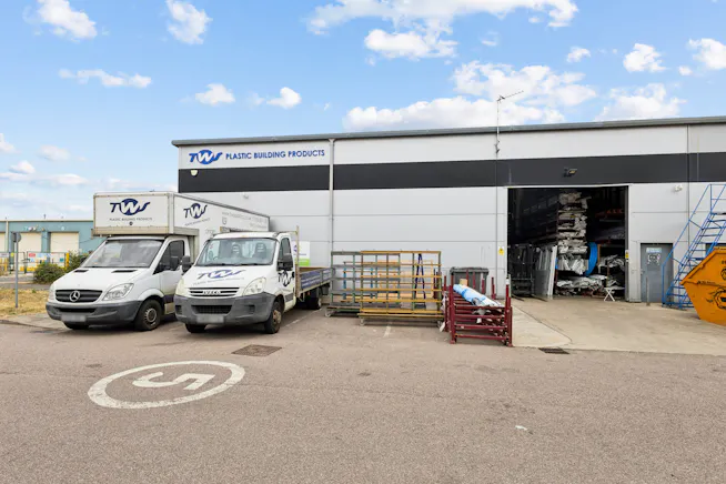 Unit 17, Aylesbury, Industrial / Industrial For Sale - 112514_17 Anglo Business Park(24).jpg