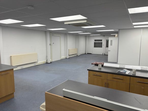 8 Lakeside Business Park, Sandhurst, Offices To Let / For Sale - ground floor internal mar 26.jpg