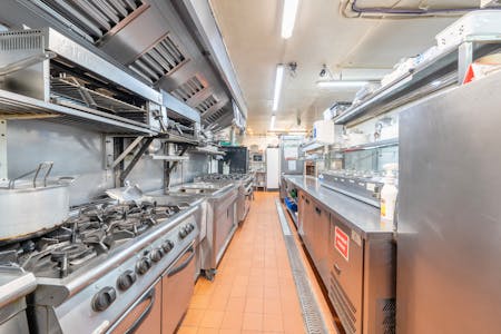 455 Uxbridge Road, Hatch End, Pinner, Retail To Let - 1436971 (10).jpg