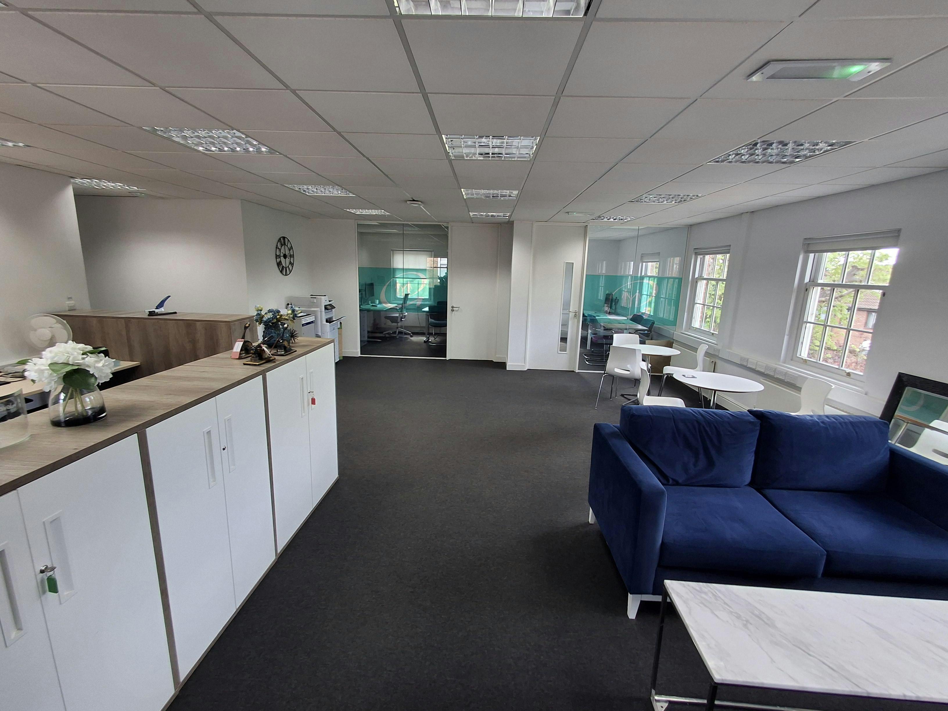 Office in Leatherhead - photo 4