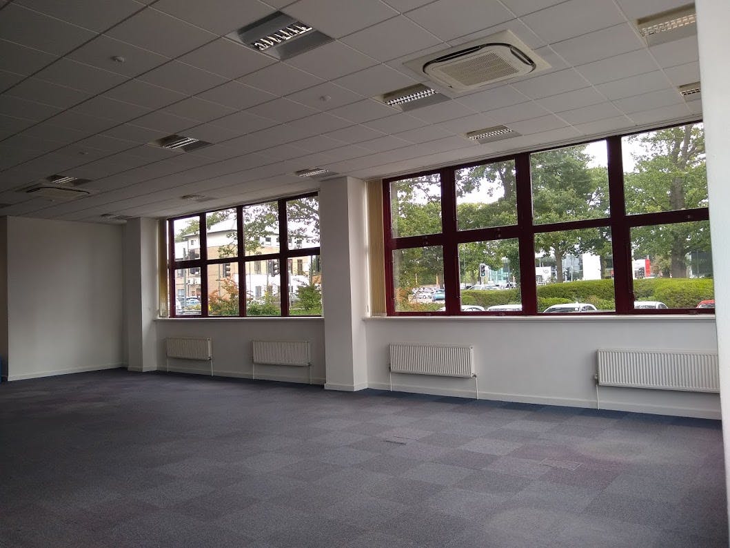 Office in Crawley - photo 3