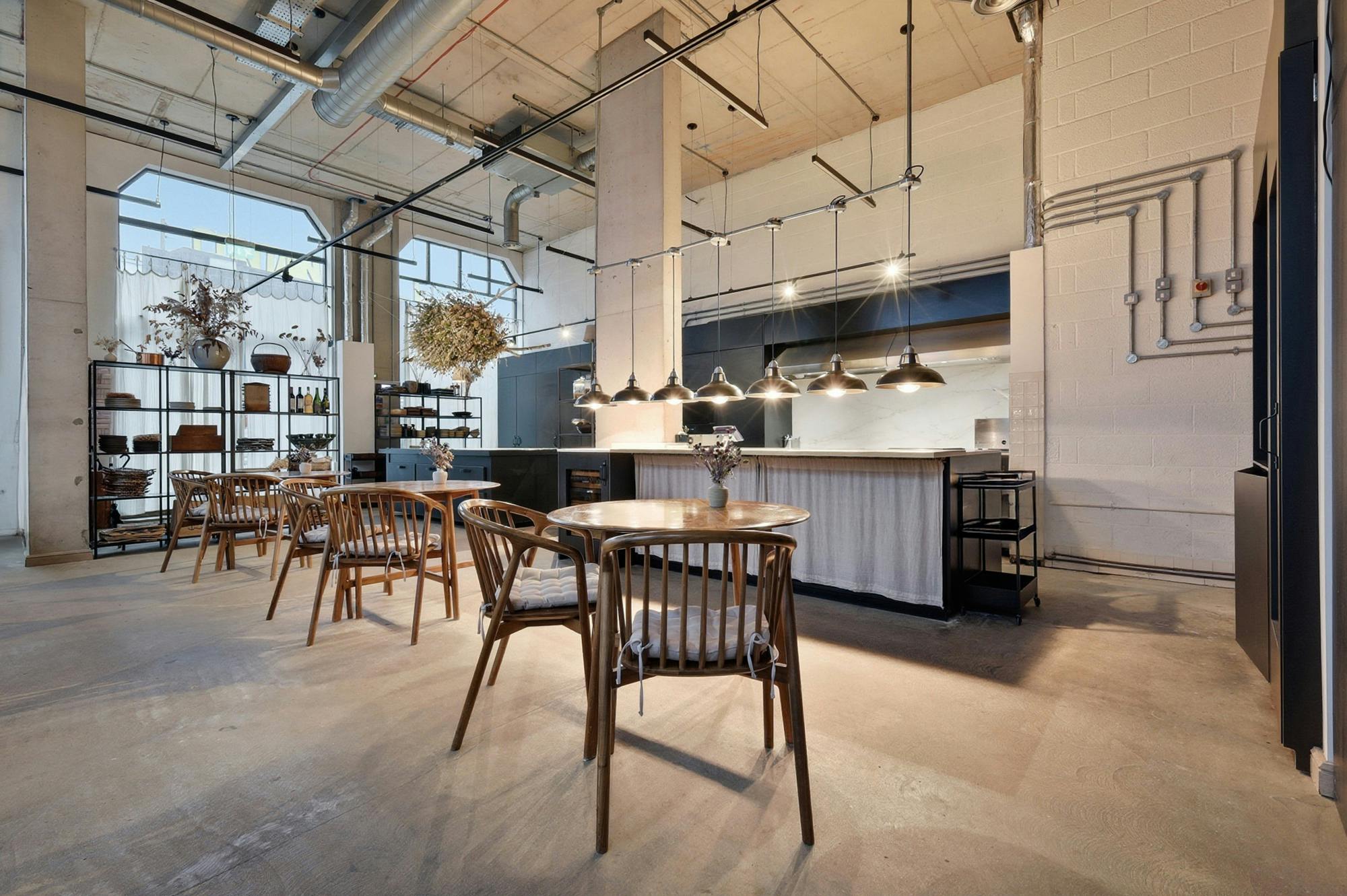 Retail/Shop in London - photo 3