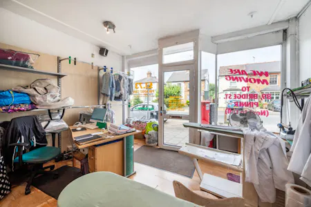 30 High Street, Northwood, Retail To Let - rAUc6o9A.jpeg