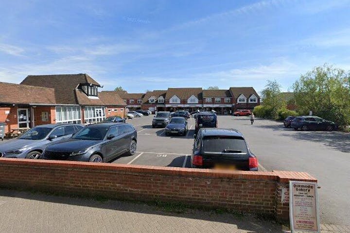 Shop 9  Oakmede Place, Bracknell, A3 / Retail To Let - Oakmede Pardae general ii.jpg