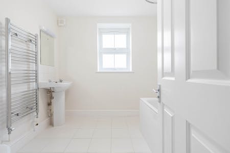 Woodlands Park Road, London, Maisonette To Let - Bathroom