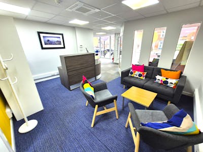 386 Buxton Road, Stockport, Office / Retail To Let - 20250717_123543.jpg