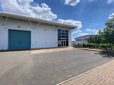 9 Harvington Park, Pitstone, Light Industrial / Warehouse To Let - 2.jpg