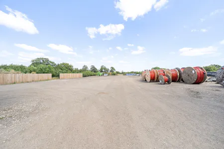 Dane Spring, Harpenden, Open Storage To Let - 1493030 (6).jpg