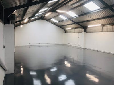 Unit B2 Vale Industrial Estate, Watford, Light Industrial To Let - Photo 1.jpg
