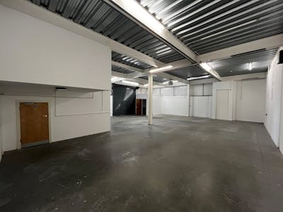 Unit 34 Orbital 25, Watford, Warehouse To Let / For Sale - internal warehouse 3.jpg