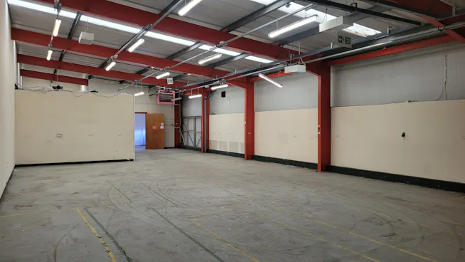 129 Deerdykes View, Cumbernauld, Industrial To Let - 20260610_122356.jpg