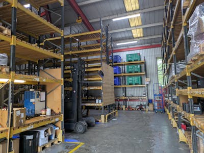 Unit 2, The Riverside Business Centre, Guildford, Industrial To Let - PXL_20251016_095010582MP.jpg