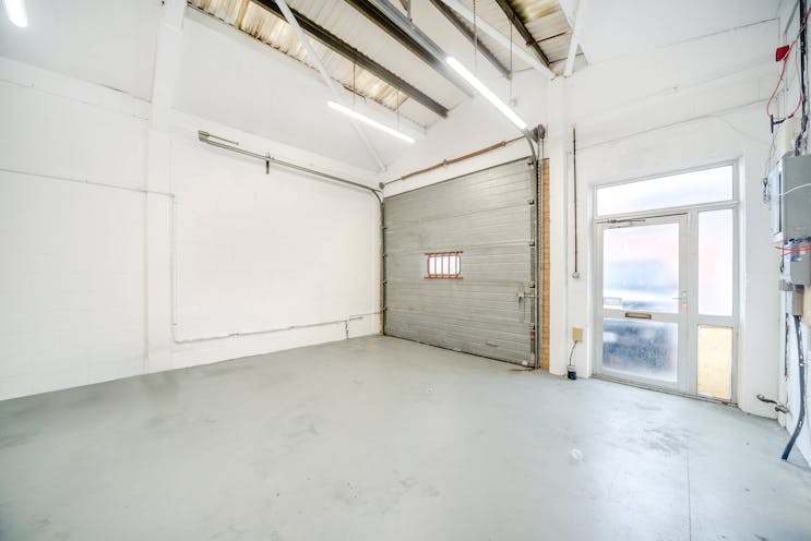 Unit 14 Robert Cort Industrial Estate, Reading, Industrial / Warehouse To Let - Unit 14