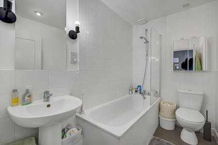 Girdlers Road, London, Residential Flat To Let - Bathroom