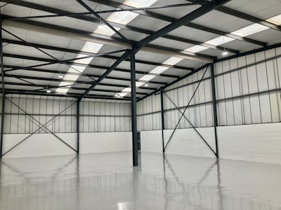 Unit 9 & 10  Airlinks Industrial Estate, Heston, Heathrow, Industrial / Warehouse To Let - 9-10 Airlinks Warehouse 1 (5).jpg