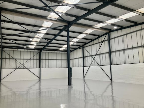 Unit 9 & 10  Airlinks Industrial Estate, Heston, Heathrow To Let - 9-10 Airlinks Warehouse 1 (5).jpg