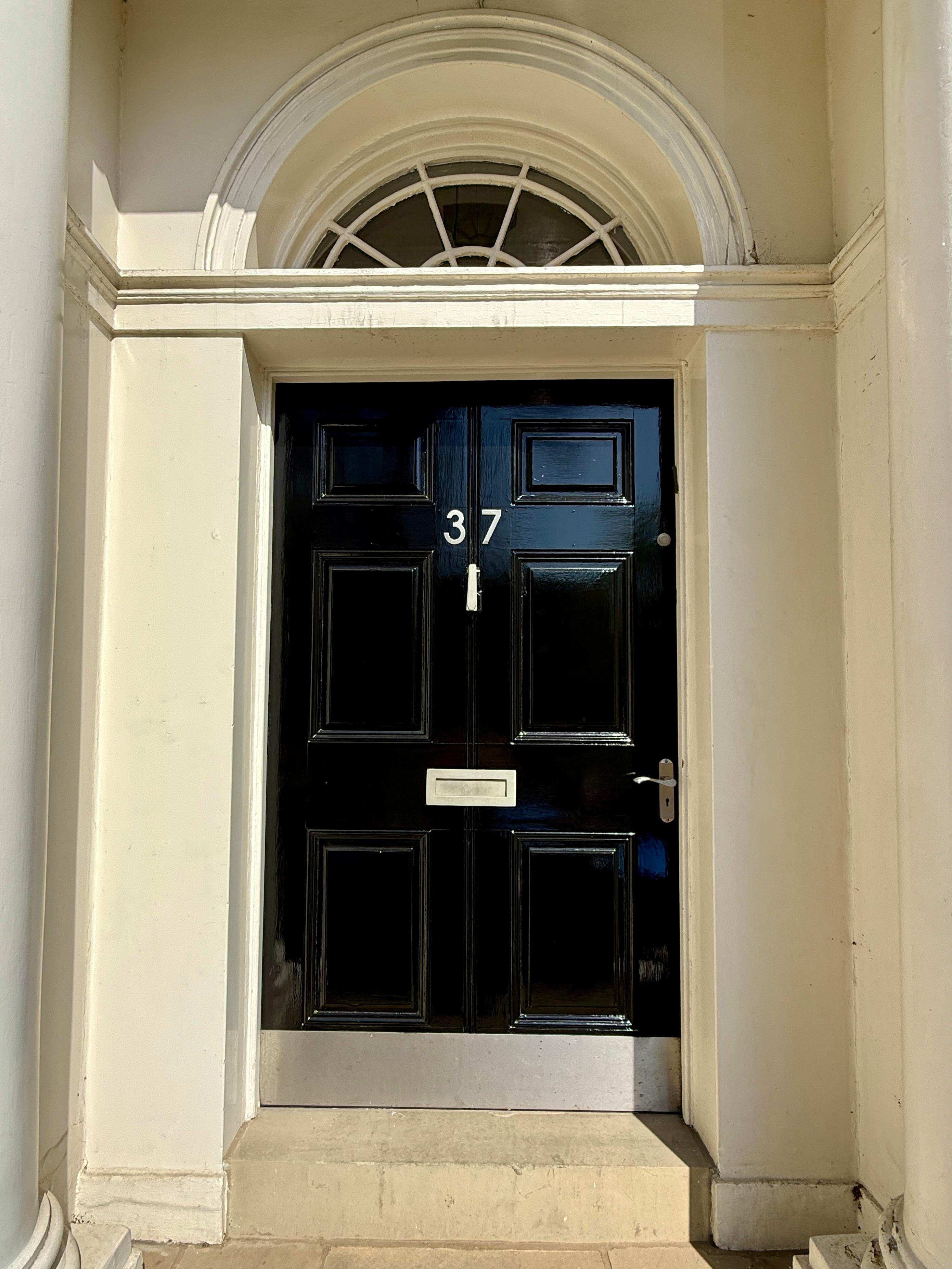 37 Park Square North, Leeds, Offices To Let - 20260408_112621307_iOS.jpg