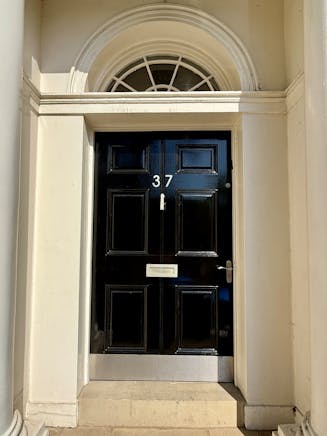 37 Park Square North, Leeds, Offices To Let - 20260408_112621307_iOS.jpg