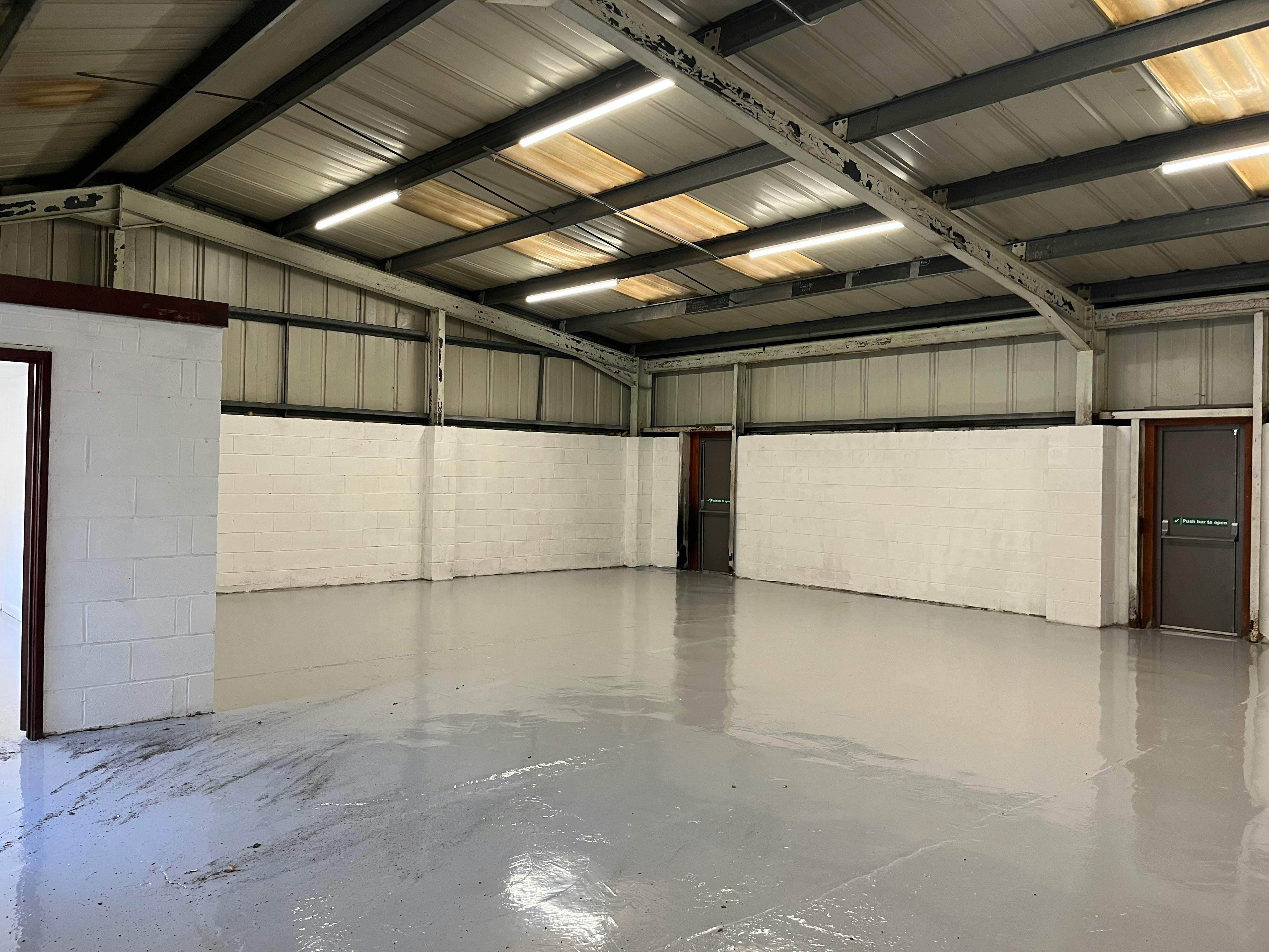 Unit 4, Thame Road Industrial Estate, Aylesbury, Industrial To Let - IMG_9713.jpg