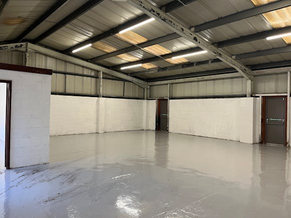 Unit 4, Thame Road Industrial Estate, Aylesbury, Industrial To Let - IMG_9713.jpg