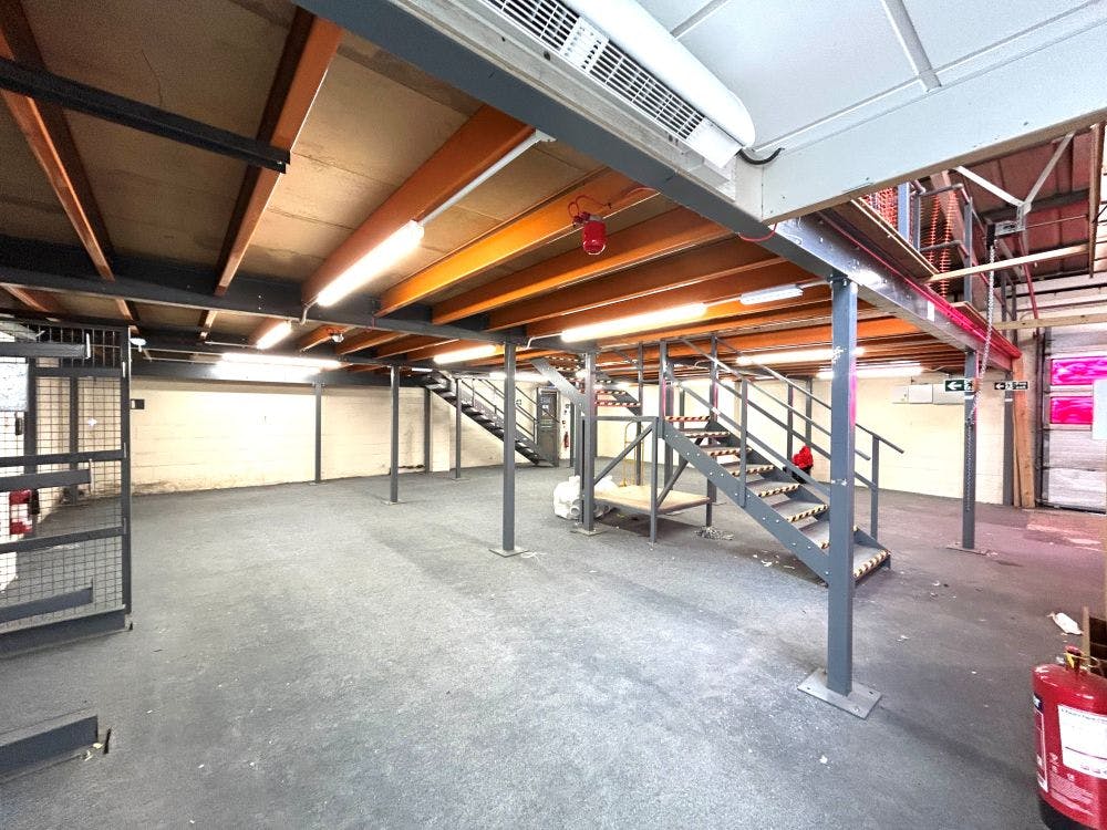 1 Churchill Road, Bicester, Industrial / Retail / Trade Counter Lease Assignment - IMG_7597.jpg