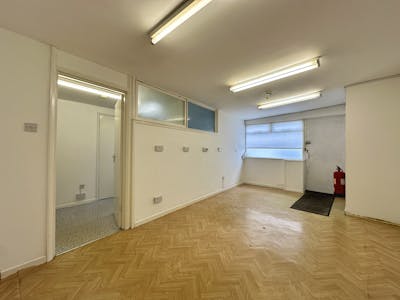 8c Market Square, Toddington, Alternative Use Opportunity / Arts/Crafts / Class E Retail / Leisure / Industrial / Light Industrial / Other / Warehouse / Workshops To Let - Image 7