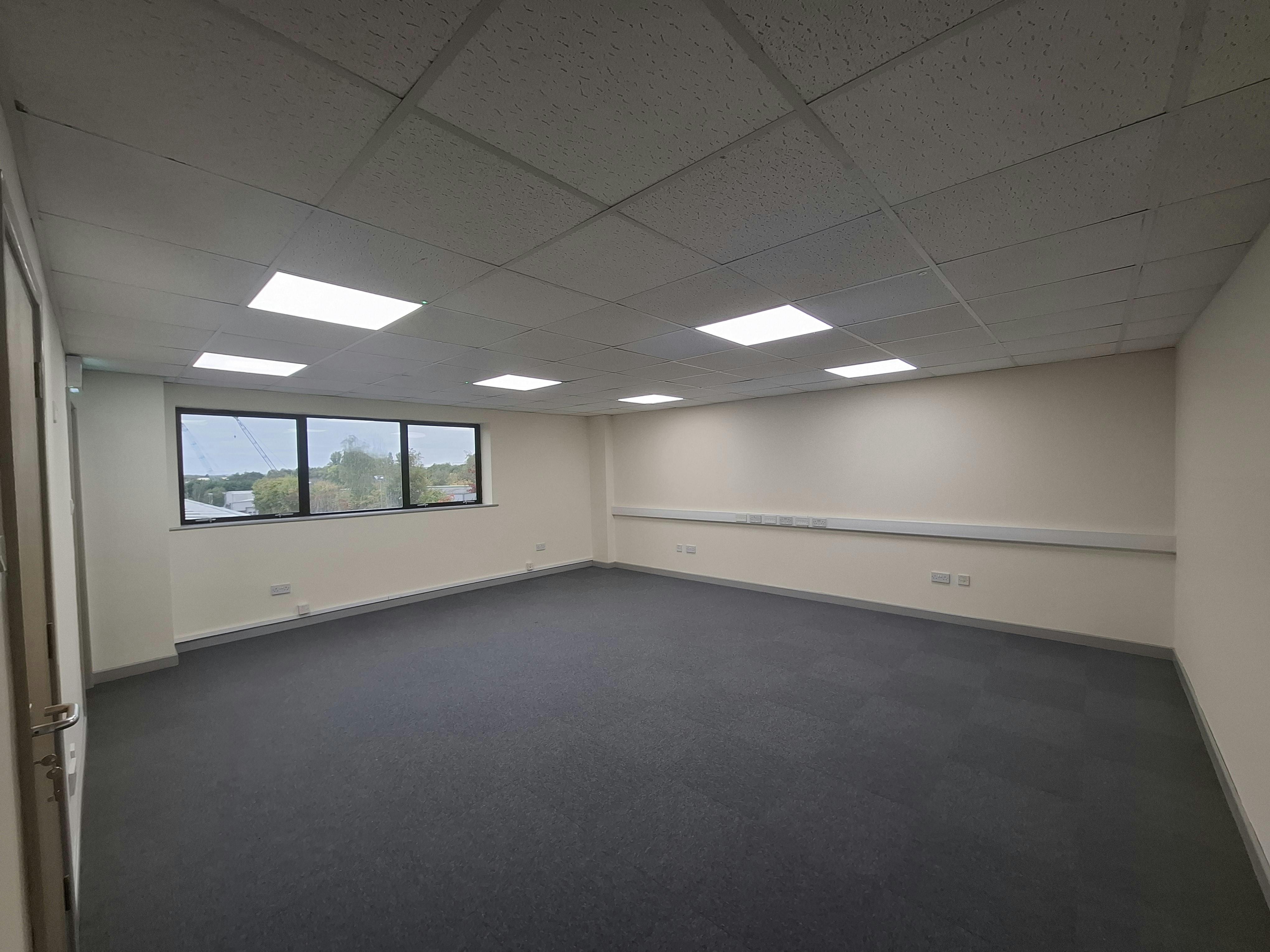 Industrial Unit in Bromsgrove - photo 3