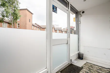 Ground floor, 102 Hoe Street, London, Office / Retail To Let - Hoe St 102 - 1.jpg