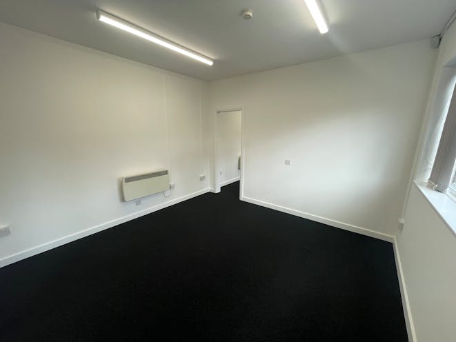 Building A155, Cutbush Lane, Reading, Office To Let - IMG_1227.JPG